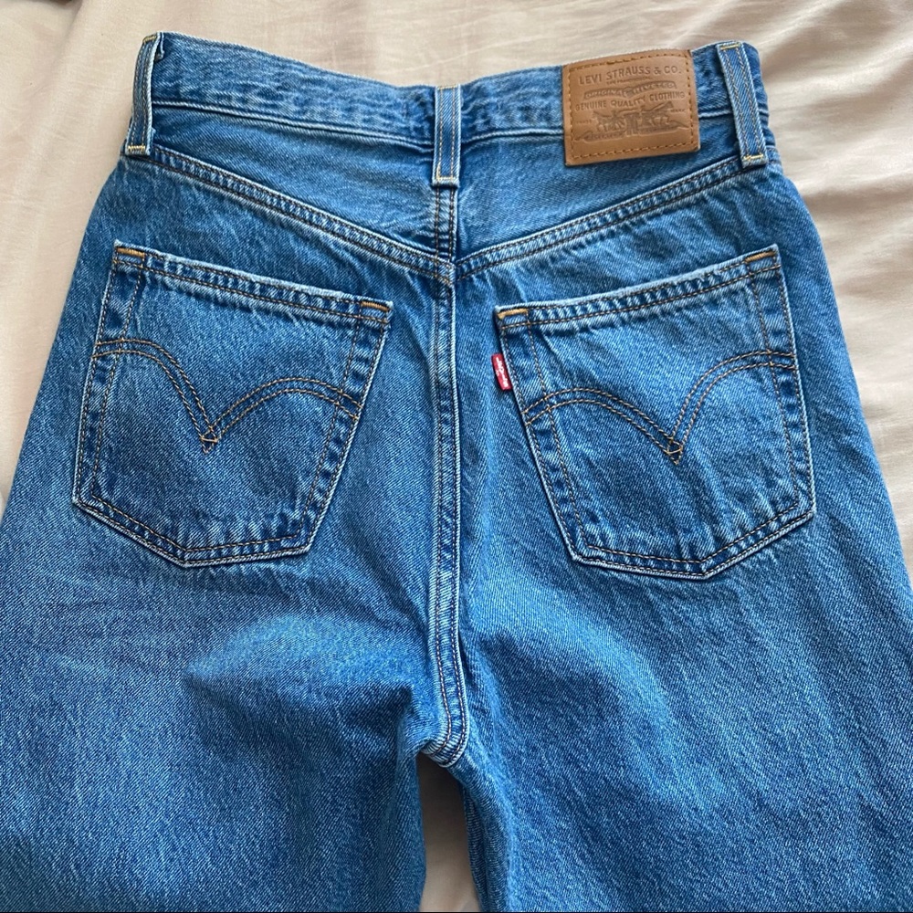 Levi’s Ribcage Straight Leg Jeans 26 x 27